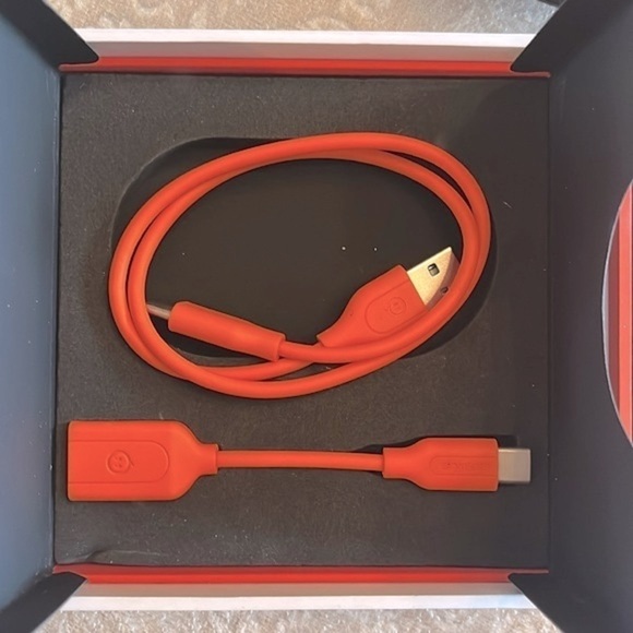 Skyroam Solis X Global WiFi Smartspot Mobile Hotspot & Power Bank Remote Camera - Picture 10 of 12